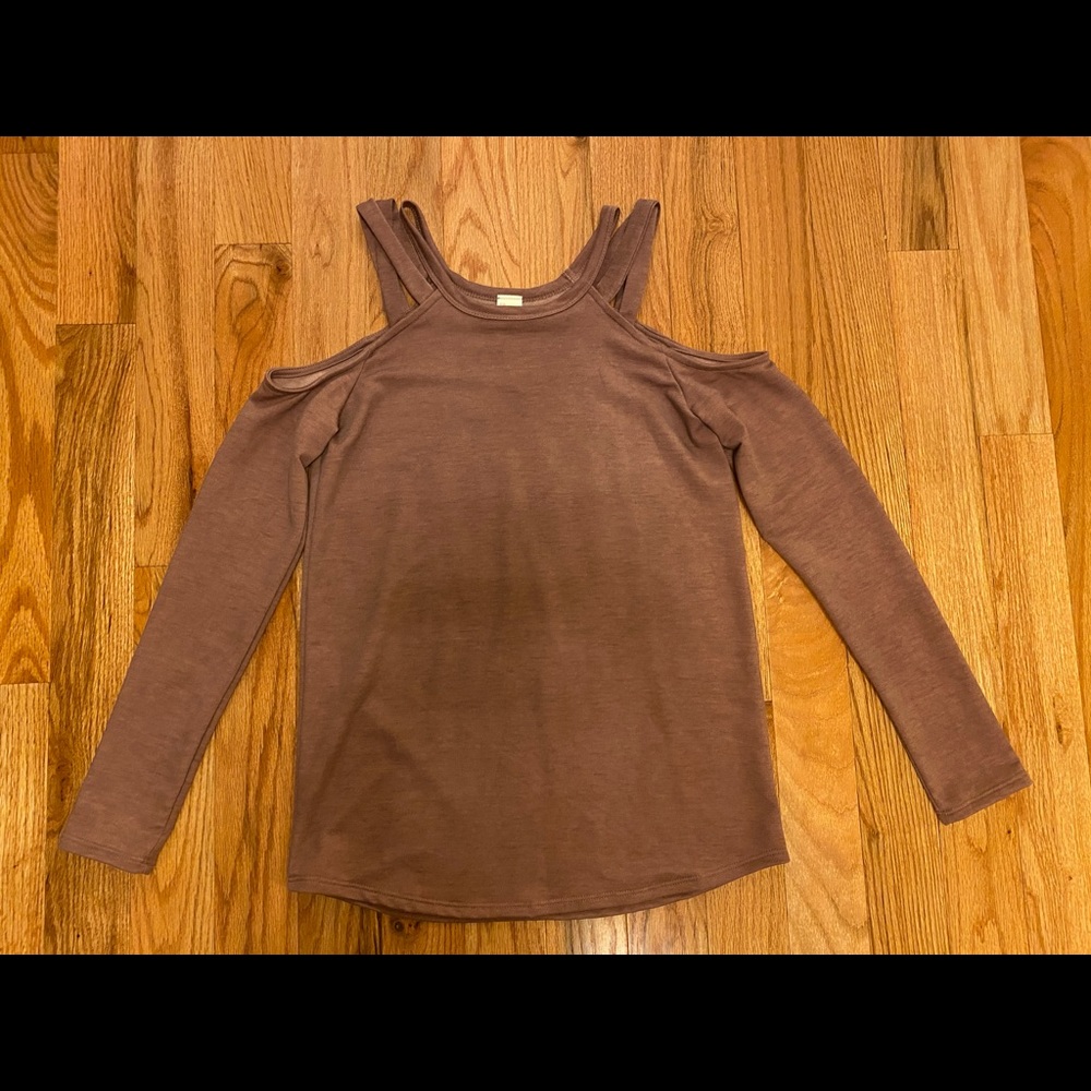 cold shoulder shirt size small